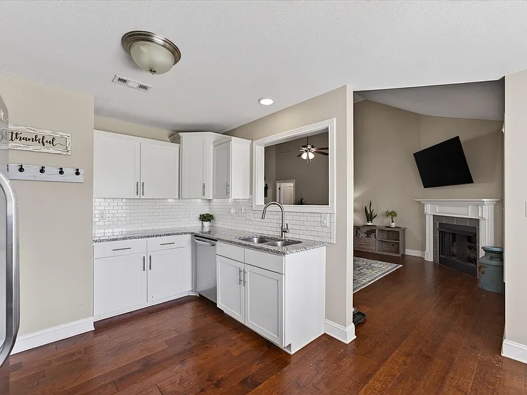 1044 Charles Thomas Dr — Photo 21