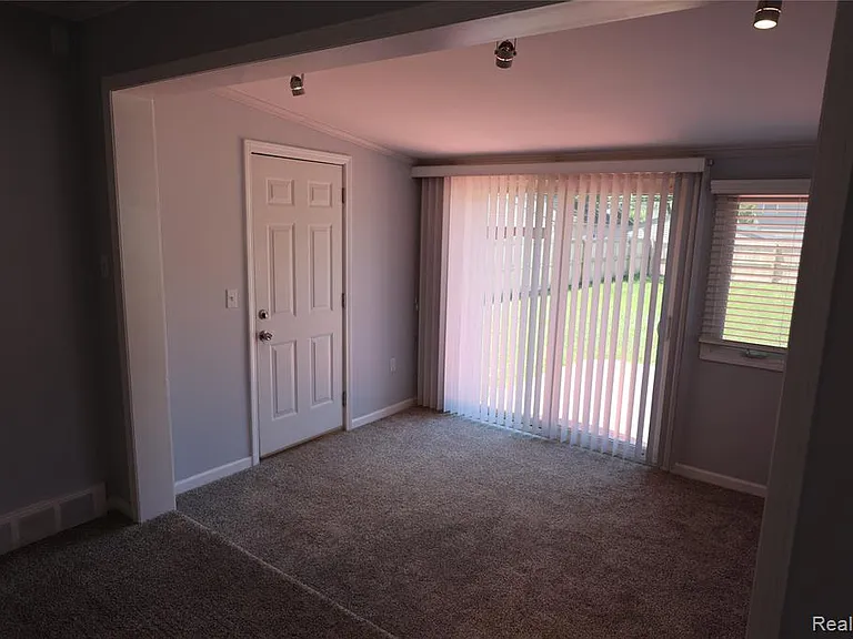 4121 Seminole Dr — Photo 27