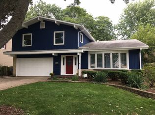 1104 E Greenwood Dr, Mount Prospect, IL