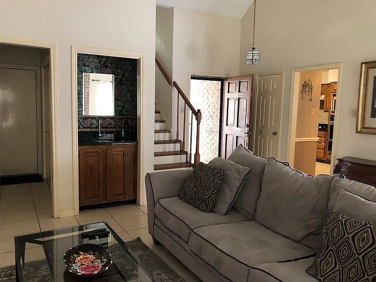 8715 Lawncliff Ln — Photo 7
