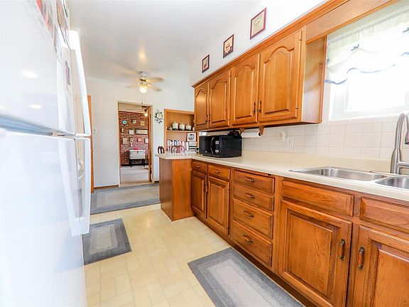 5th image of 2020 Cottage Ave