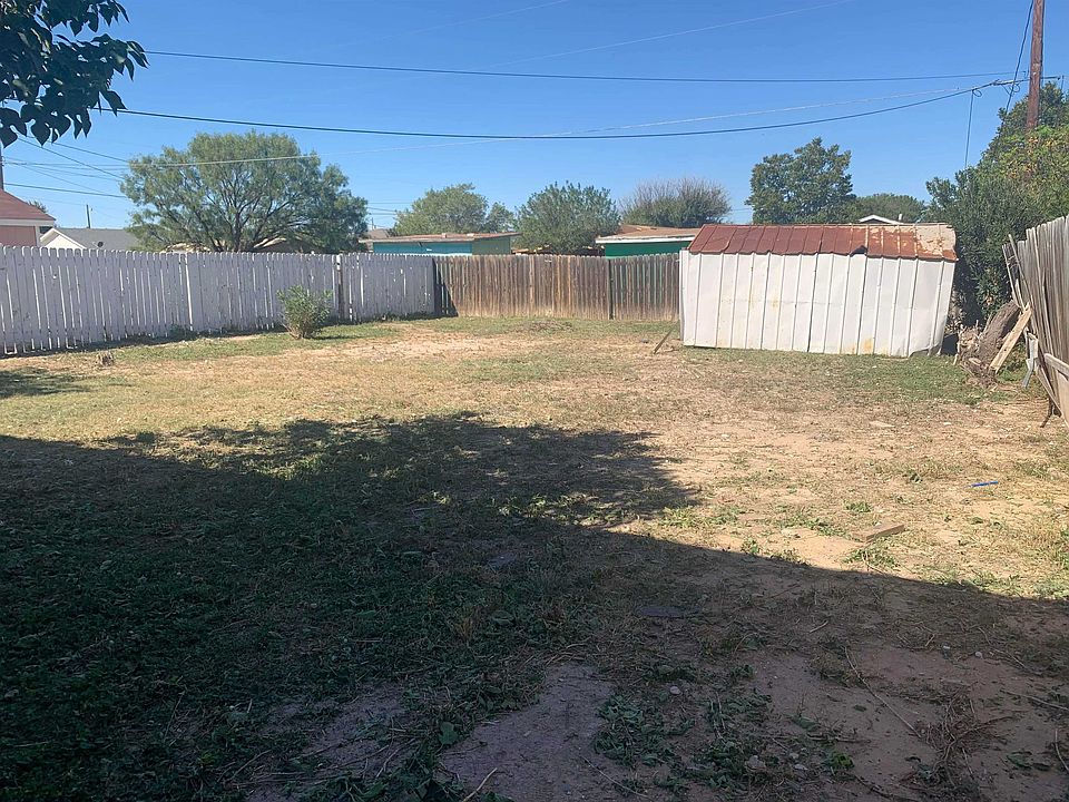 2nd image of 904 E Viesca St