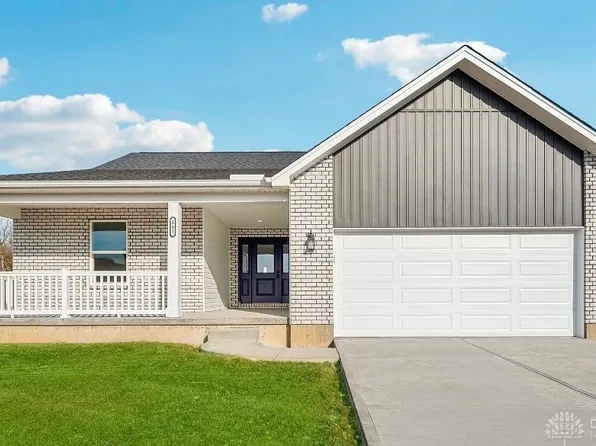 542 Chatham Pl, Trenton, OH 45067