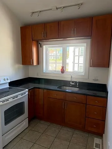 1 bed, 1.0 bath, 700 sqft, $2,200 — Photo 4