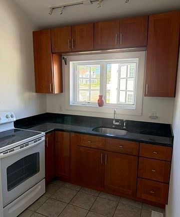 4th image of 4 Pleasant St S #3