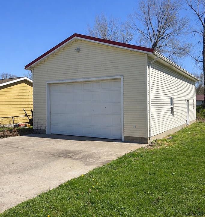 1st image of 215 Maynard Ave