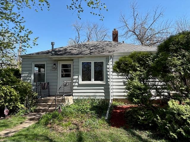 1st image of 922 6th Ave