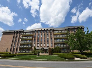 175 Maple Avenue #4I, Westbury, NY 11590