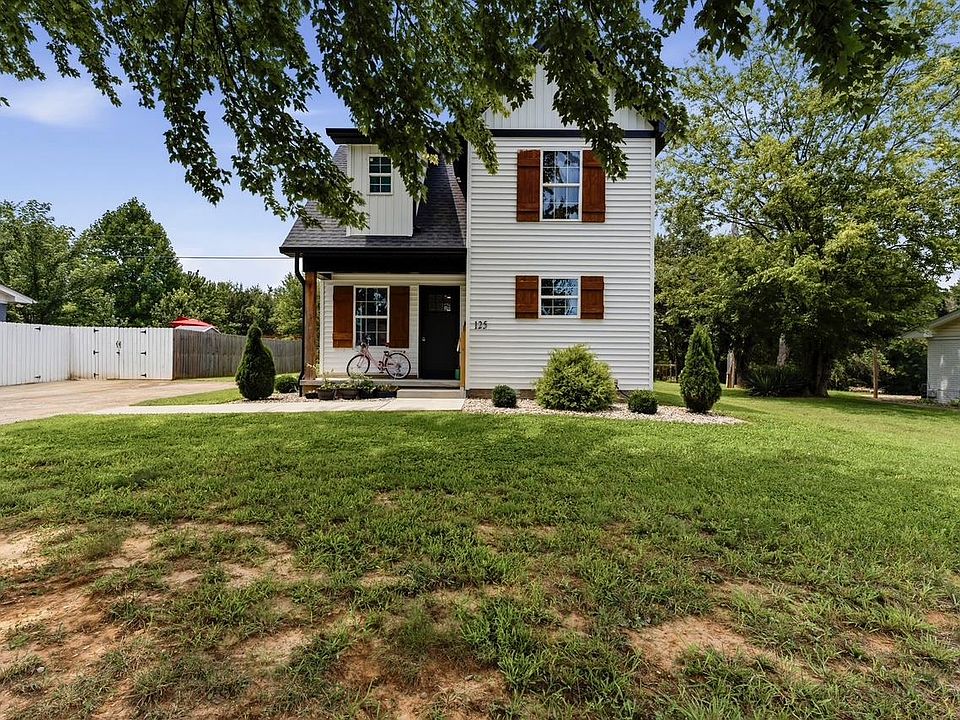 1st image of 125 Windy Cir