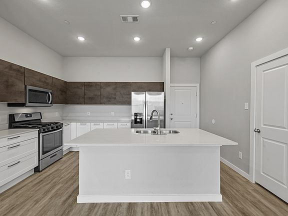 3rd image of 2362 Freshwater Ln