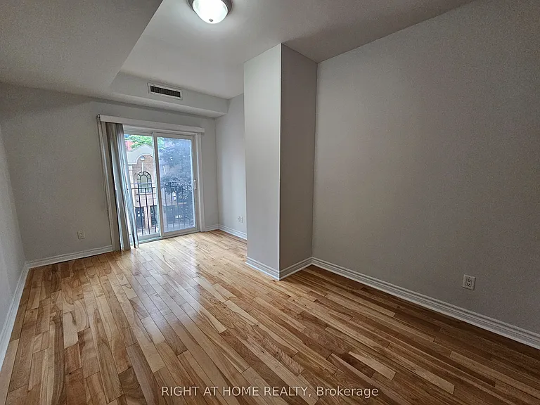 648A Yonge St #203 — Photo 12