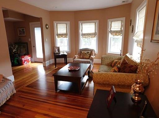 2nd image of 612 Washington St #B