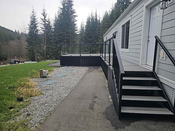 4th image of 33523 Cardinal St