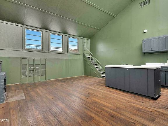5th image of 27 Bank St APT 2