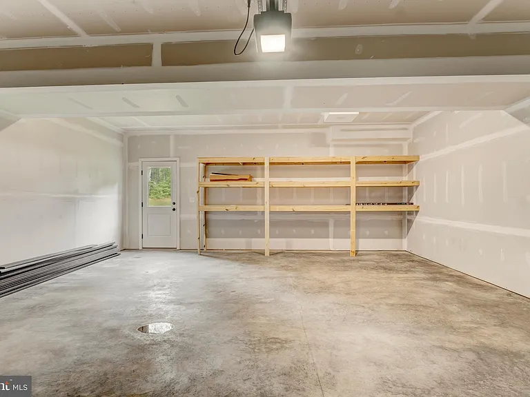17 Carol St — Photo 36