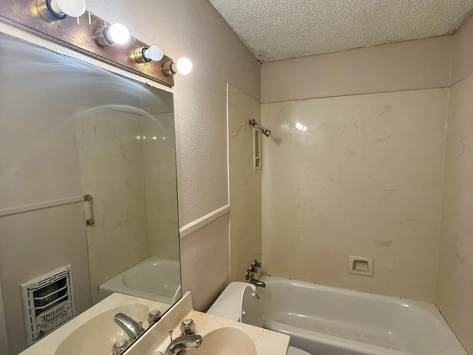 3 bed, 792 sqft, $925 — Photo 4