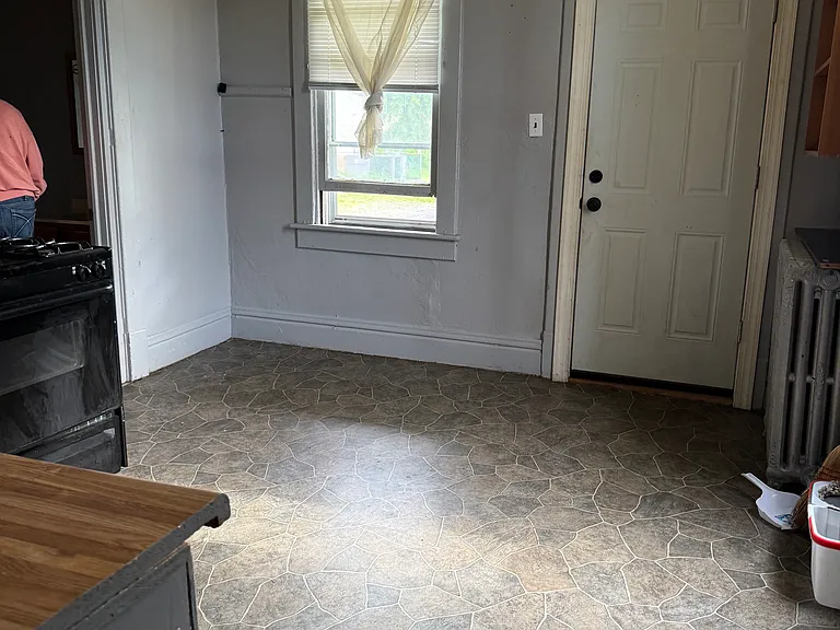 108 Hickory St — Photo 4