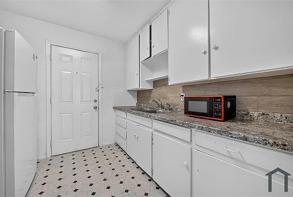 2 bed, 900 sqft, $1,300 — Photo 3