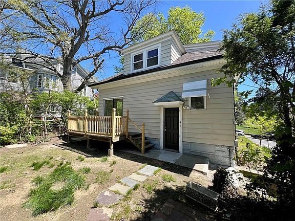 4th image of 584 River Ave