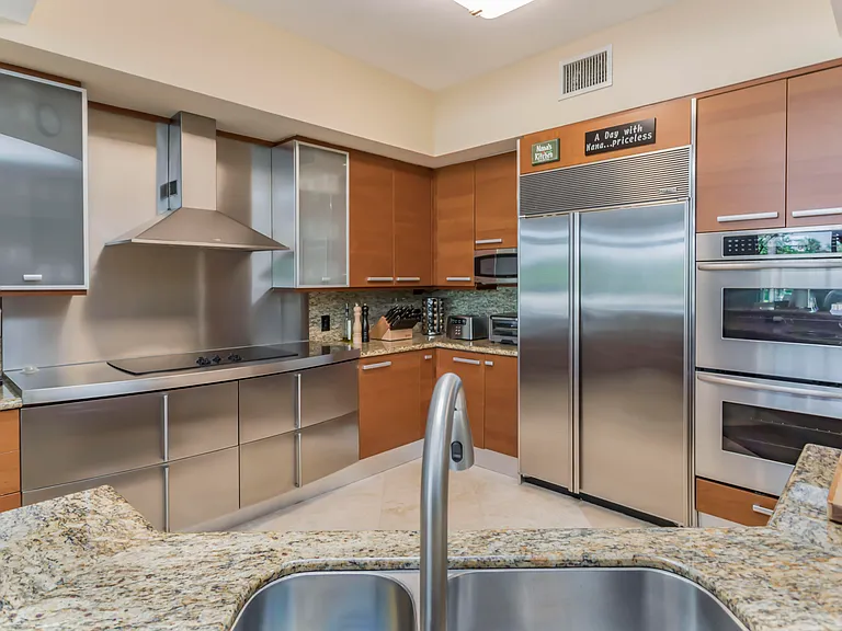 701 SE 21st Ave #204 — Photo 9