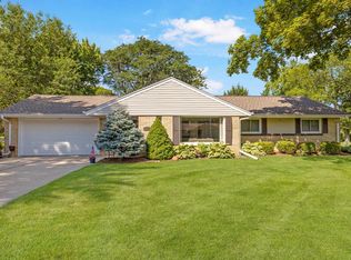 3665 Hollywood Ln, Brookfield, WI 53045