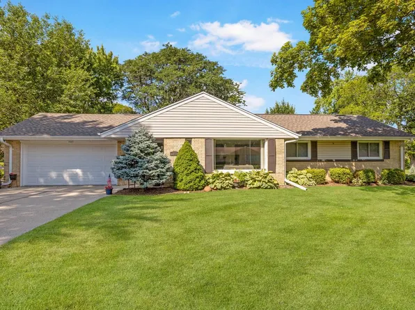 3665 Hollywood LANE, Brookfield, WI 53045