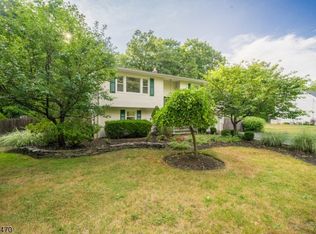 30 Roger Ct, Ringwood, NJ 07456
