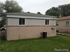 3rd image of 4446 Campbell St