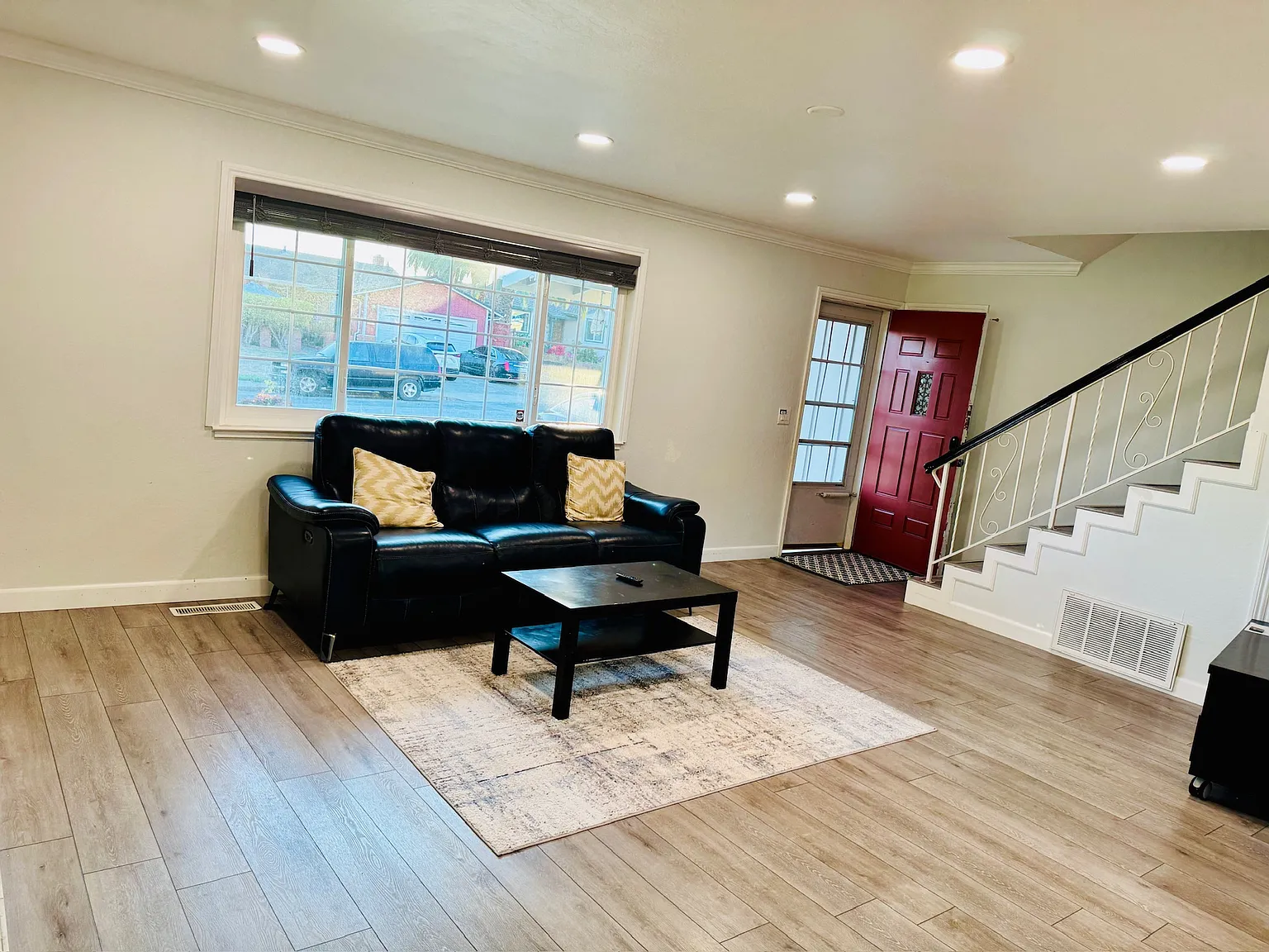 4 bed, 3.5 bath, 2005 sqft, $4,900 — Photo 3