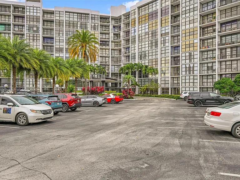 800 Parkview Dr #605 — Photo 48