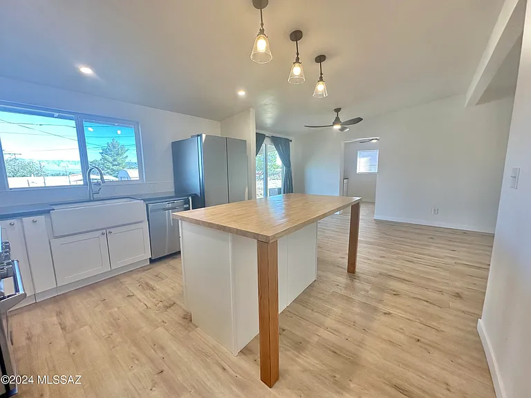 227 S Avenue B — Photo 9