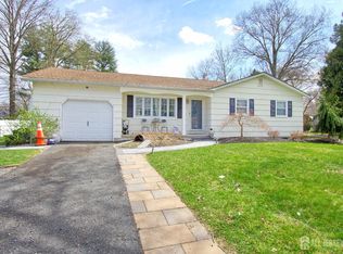 8 Hope Valley Dr, East Windsor, NJ