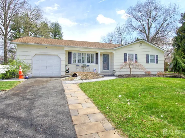 8 Hope Valley Dr, East Windsor, NJ 08512