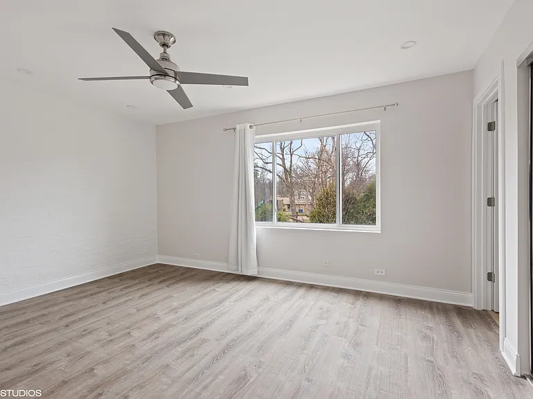 158 Green Bay Rd — Photo 8