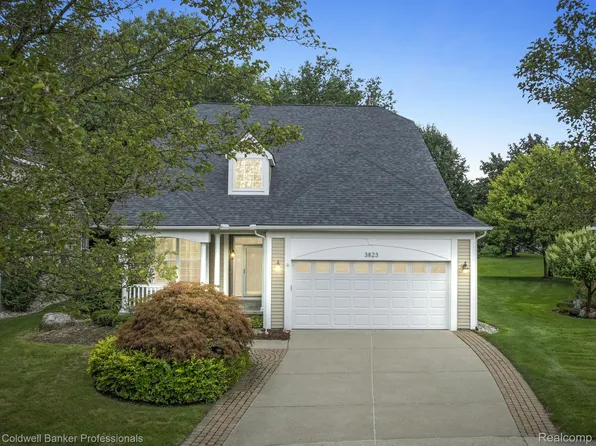 3823 Springwood Ct, Auburn Hills, MI 48326