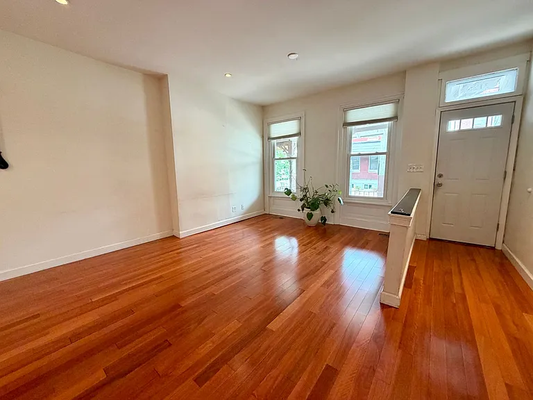 2120 Wharton St — Photo 4