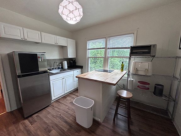 3rd image of 1012 Carolyn Ave #4