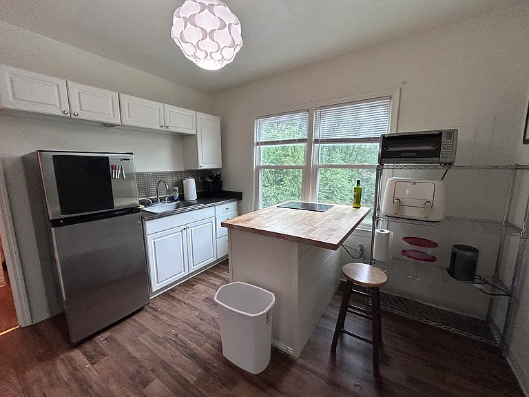 1012 Carolyn Ave #4 — Photo 3