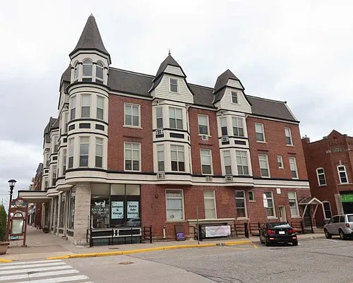 204 E Main St Photo 1