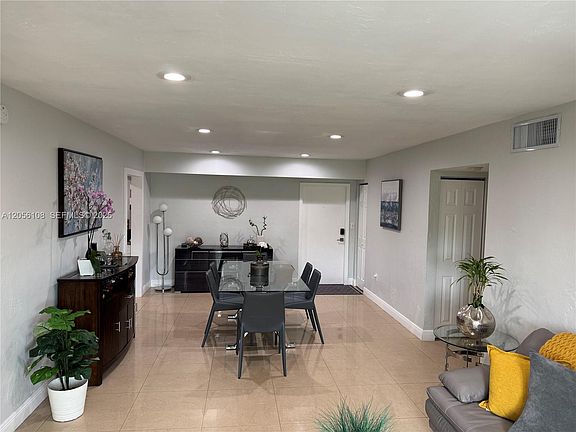 4th image of 14036 SW 90th Ave #201