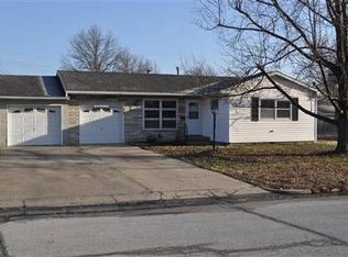 2005 Forest Dr, Carthage, MO 64836