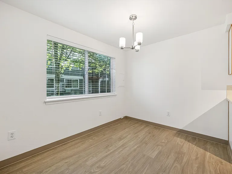 Crestbrook Apartments — Photo 7