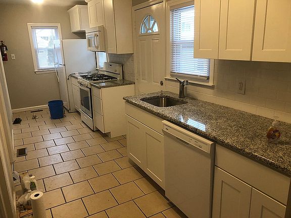 Tile and Granite Kitchen 