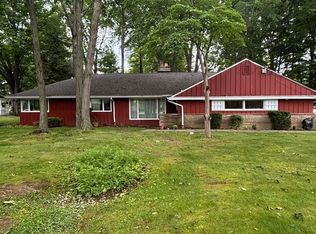 6195 N Woodlane Dr, Mayfield Village, OH 44143