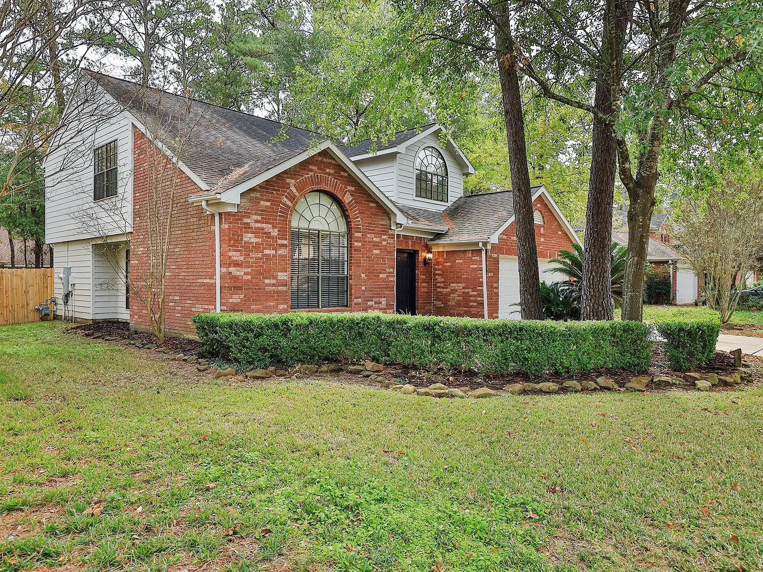 4 bed, 2.5 bath, 2118 sqft, $3,500 — Photo 2