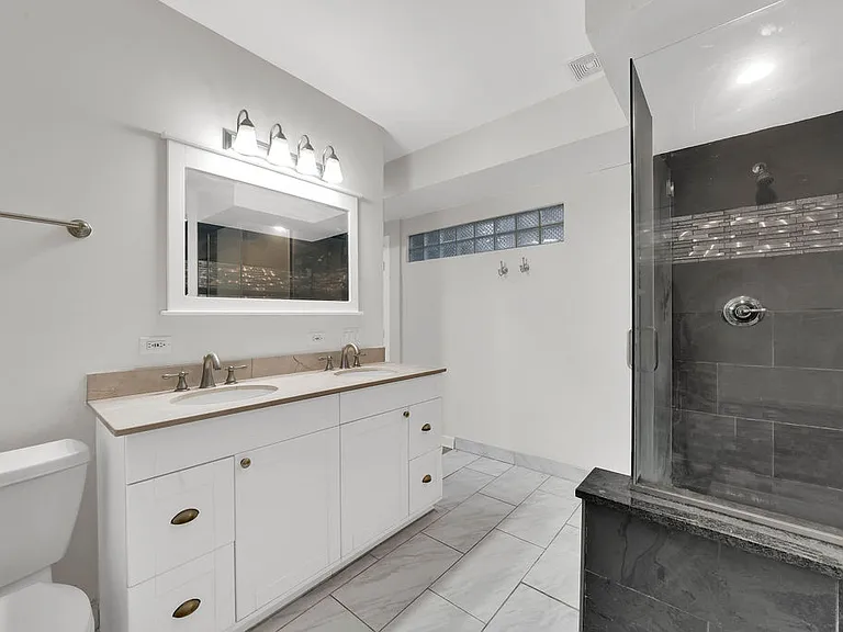 3001 N Damen Ave #1 — Photo 9