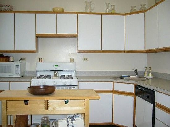 2nd image of 3548 N Leavitt St