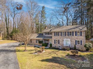 4 Bridle Path Ct, Hendersonville, NC 28791
