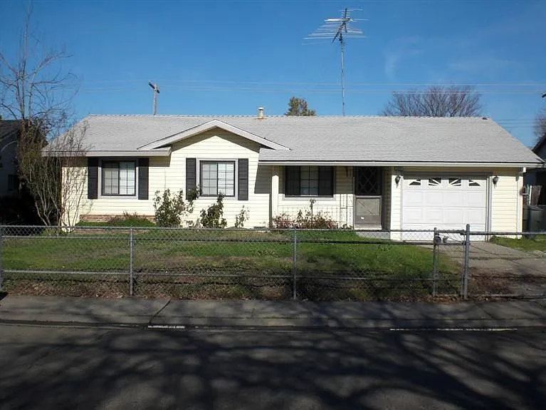 3637 Plymouth Dr photo 1