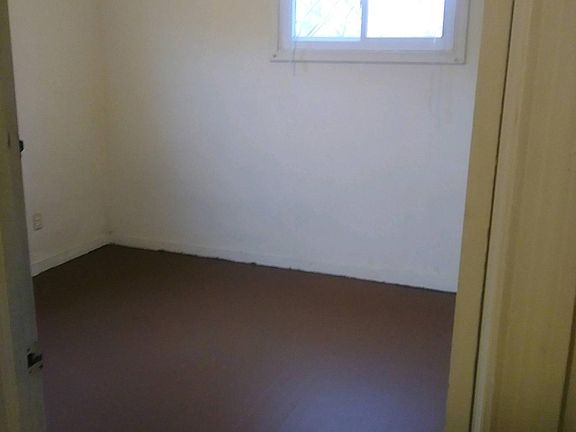 3rd image of 106 Douglas Dr